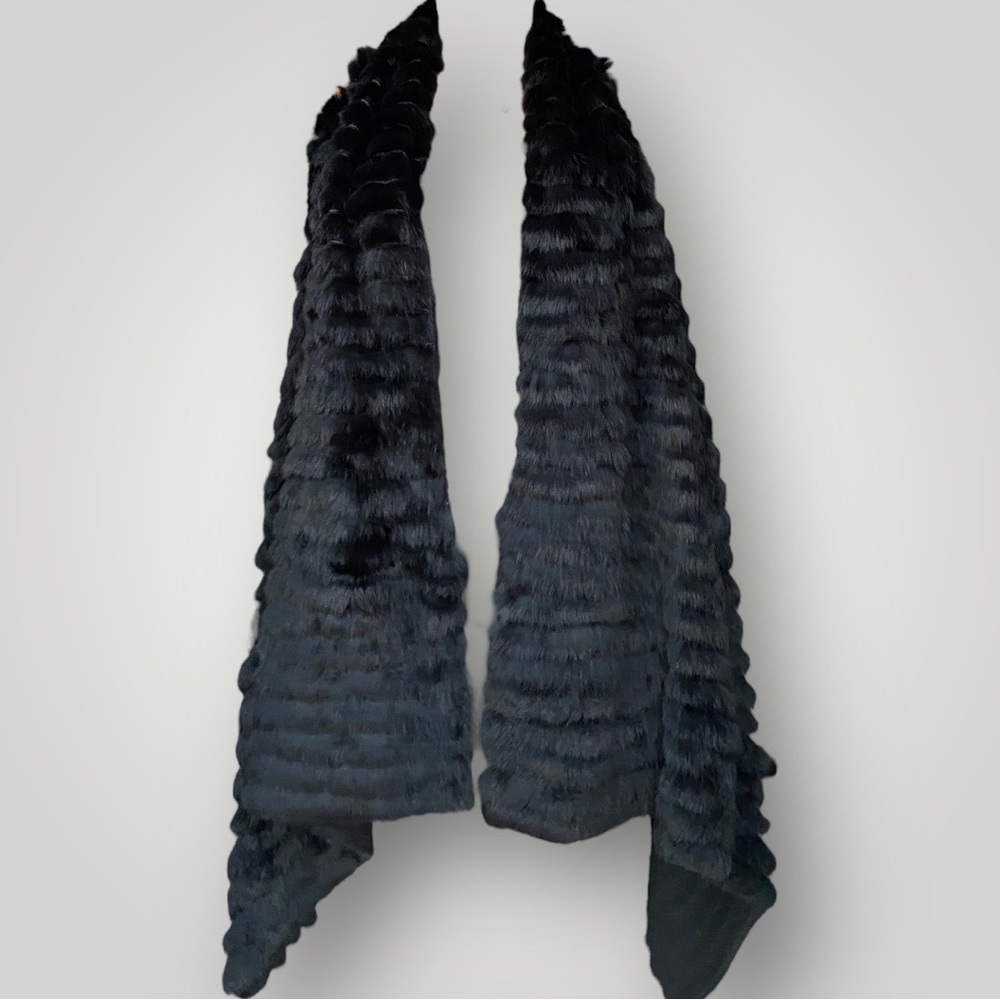 Jocelyn Black Rabbit Fur High Low Vest 🐧